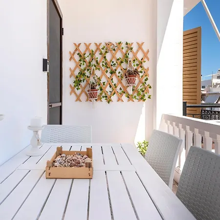 Beachside Retreat, Steps To Daire