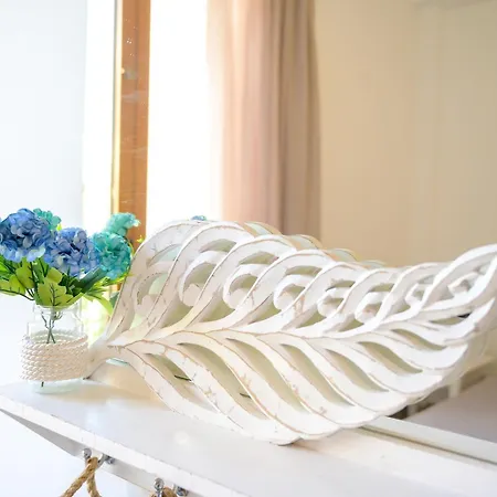 Apartment Beachside Retreat, Steps To