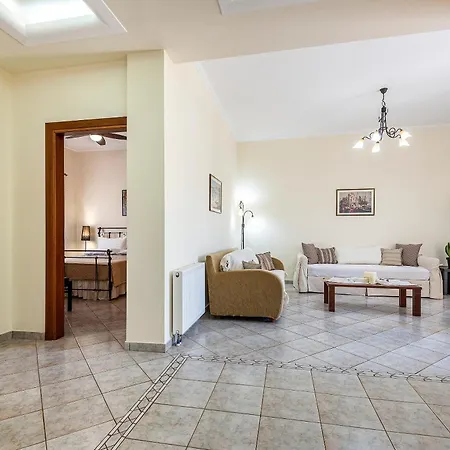 Beachside Retreat, Steps To Kos-Stadt