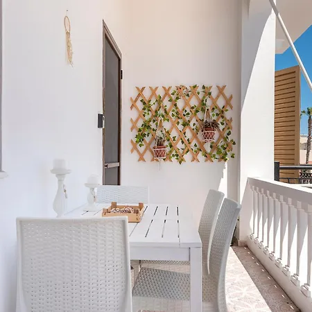 Appartement Beachside Retreat, Steps To