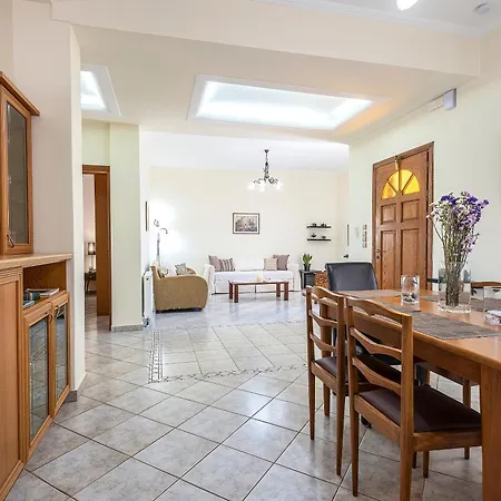 Beachside Retreat, Steps To Apartment *