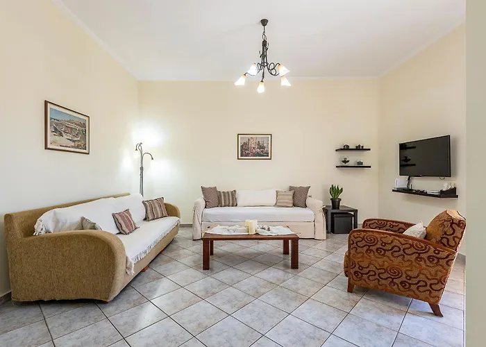 Beachside Retreat, Steps To * İstanköy