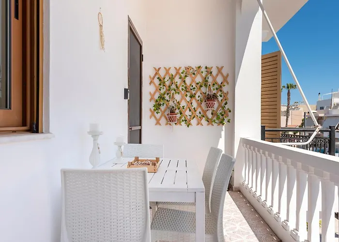 Daire Beachside Retreat, Steps To