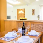 Beachside Retreat, Steps To Apartamento