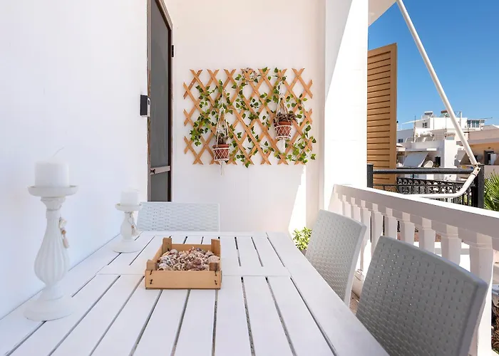 Beachside Retreat, Steps To Apartment