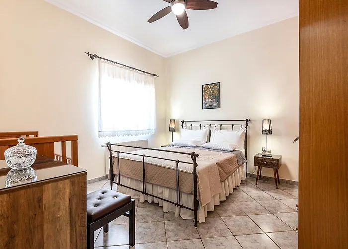 Beachside Retreat, Steps To Apartment