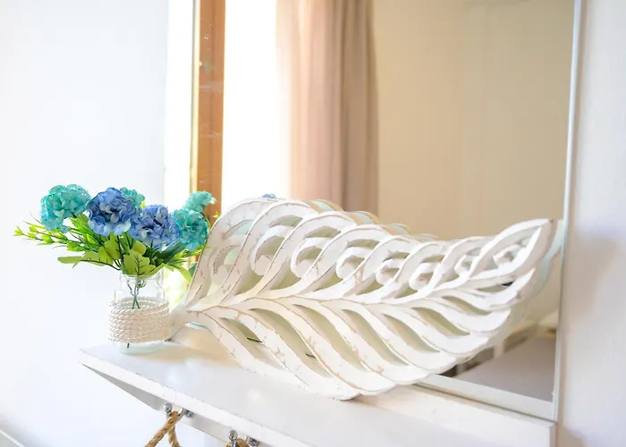 Apartment Beachside Retreat, Steps To