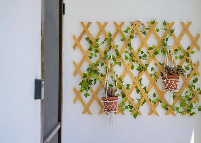 Beachside Retreat, Steps To Apartment *