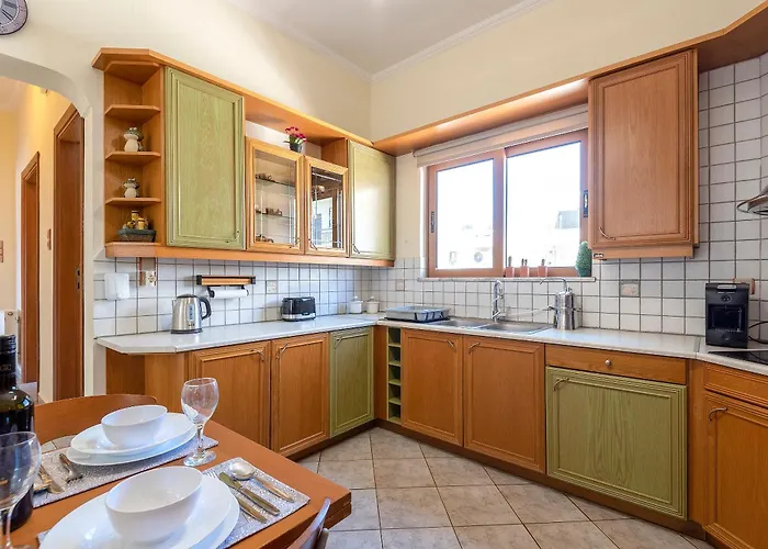 Beachside Retreat, Steps To